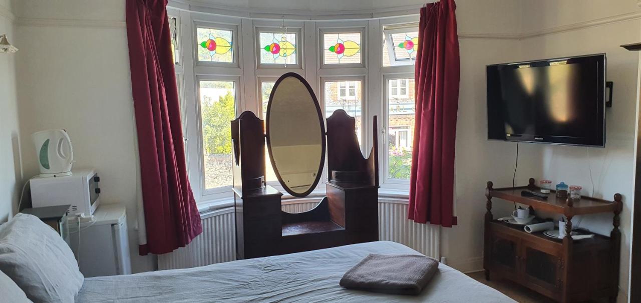 Private Rooms Just 19 Minutes From Central London Northfleet 외부 사진
