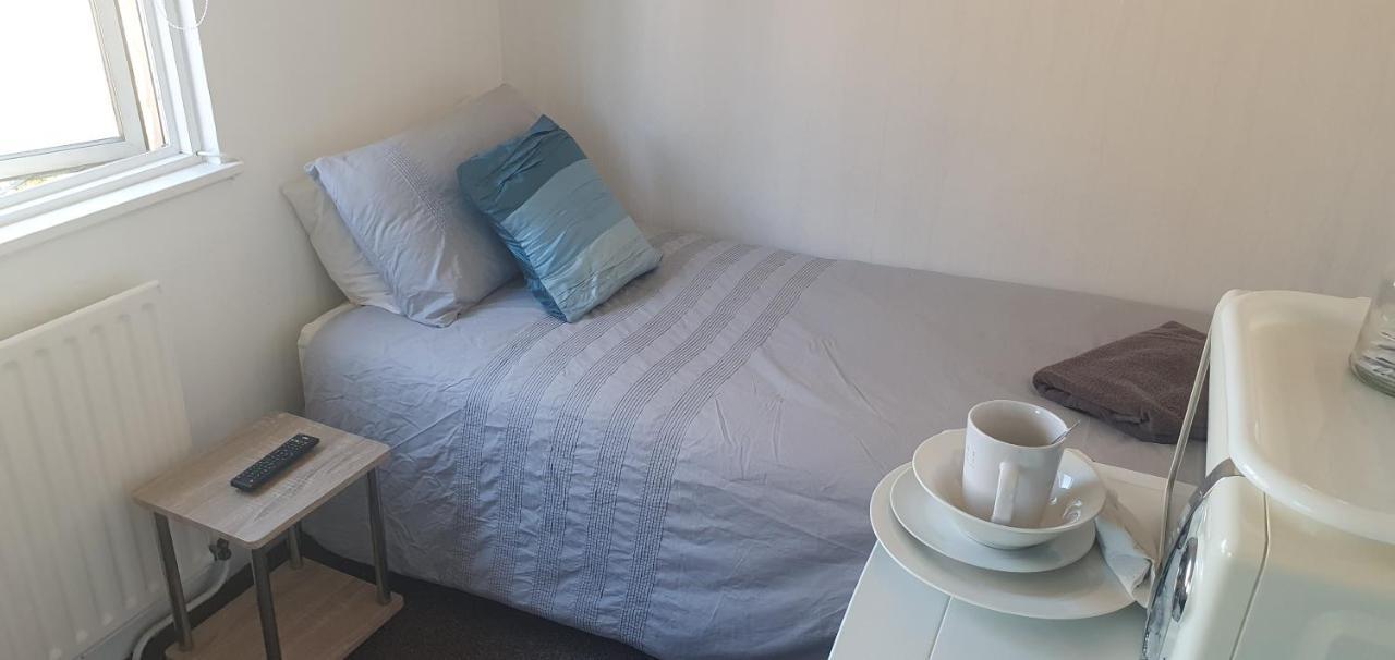 Private Rooms Just 19 Minutes From Central London Northfleet 외부 사진