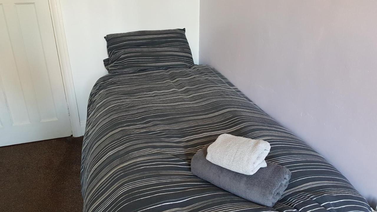 Private Rooms Just 19 Minutes From Central London Northfleet 외부 사진